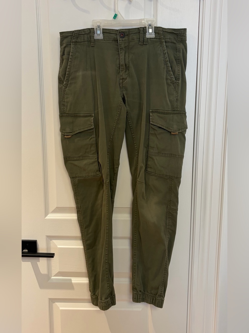 Jack & Jones Men’s Green Cargo Pants with Utility Pockets 30/32